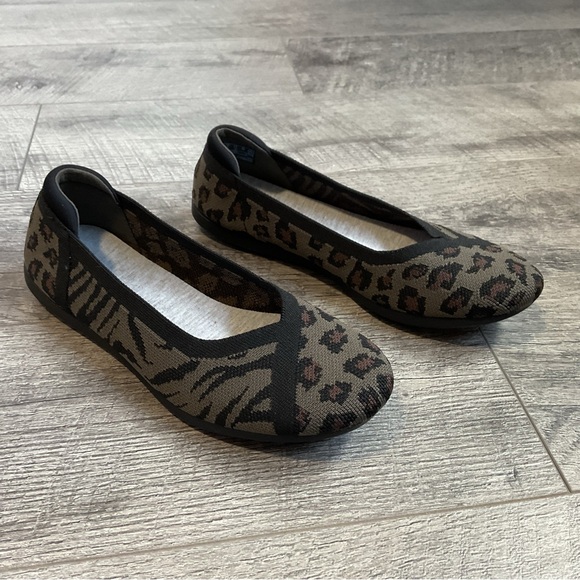 Cloudsteppers by Clarks Shoes - Clarks Cloudsteppers Carly Wish Animal Print Ballet Flats Size 7 1/2